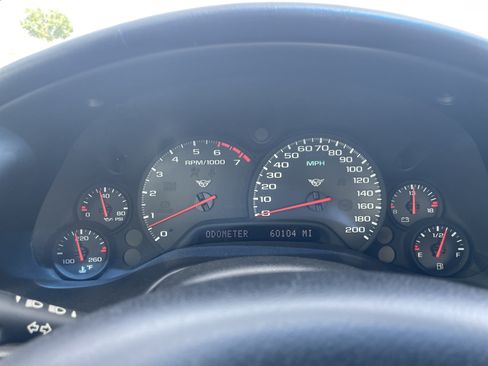 Used 2001 Chevrolet Corvette Convertible w/ Preferred Equipment Group2 RWD image 11