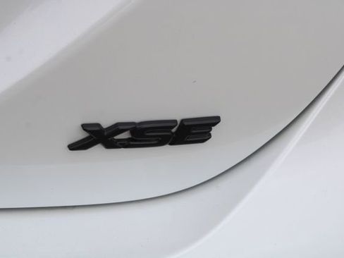 Used 2023 Toyota Camry XSE FWD image 9