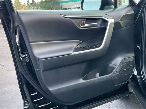 Used 2021 Toyota RAV4 XLE image 22