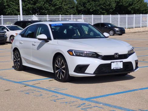 Used 2023 Honda Civic EX image 4