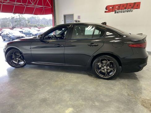 Used 2023 Alfa Romeo Giulia Estrema image 6