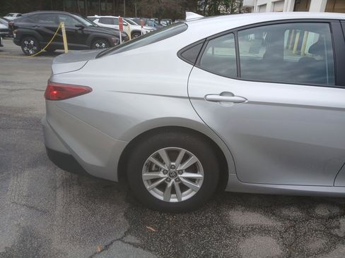 Used 2025 Toyota Camry LE image 7