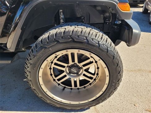 Certified 2021 Jeep Gladiator Sport image 19