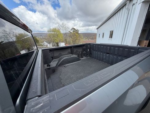Used 2025 GMC Sierra 1500 SLT AWD/4WD image 11
