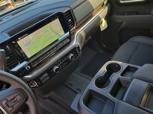 New 2025 GMC Sierra 1500 SLE image 36