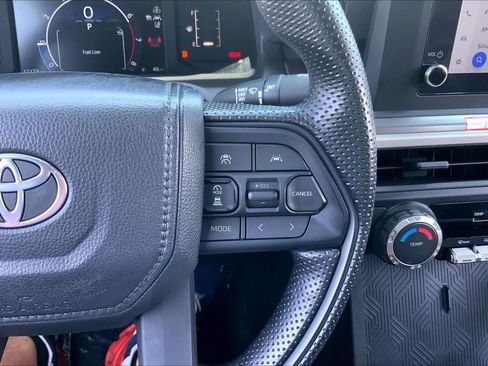 Used 2025 Toyota Tacoma SR5 AWD/4WD image 25