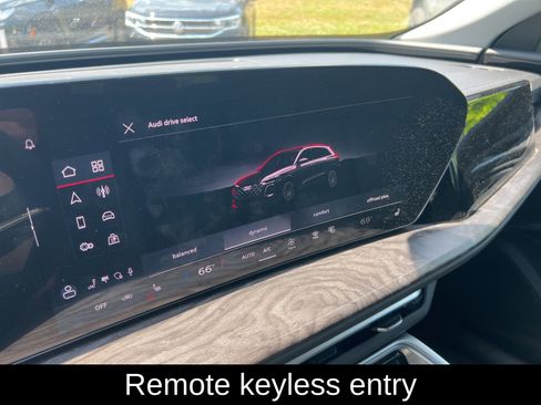 Used 2025 Audi Q5 Premium w/ Convenience Package image 8