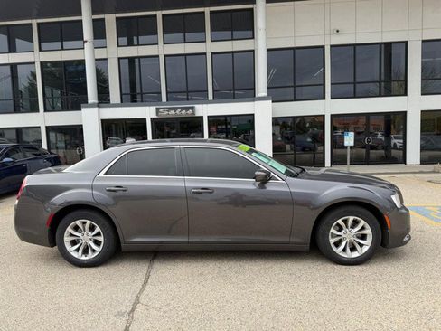 Used 2016 Chrysler 300 Limited image 4