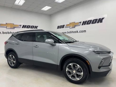Used 2024 Chevrolet Blazer LT w/ Convenience Package FWD image 3
