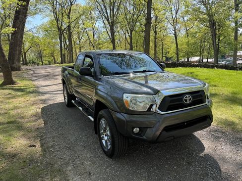 Used 2012 Toyota Tacoma PreRunner w/ SR5 Pkg image 3