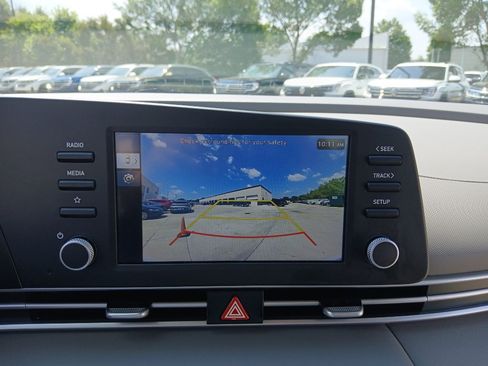Used 2025 Hyundai Elantra SE FWD image 17