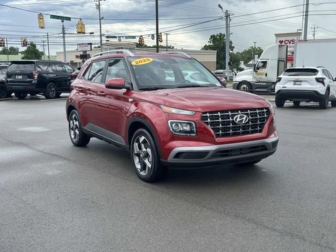 Certified 2025 Hyundai Venue SEL FWD image 3