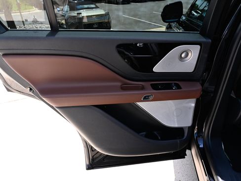 Used 2026 Lincoln Aviator Reserve AWD/4WD image 40