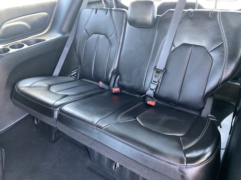Used 2025 Chrysler Voyager LX FWD image 16