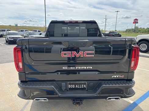 Used 2024 GMC Sierra 1500 AT4 w/ Technology Package AWD/4WD image 4