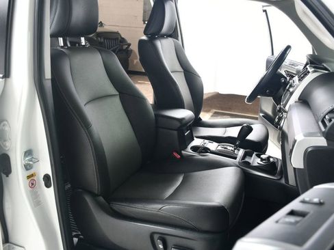 Used 2018 Toyota 4Runner SR5 Premium image 31