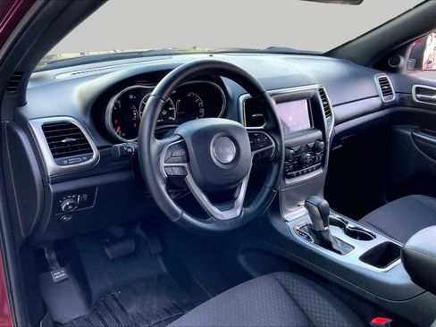 Used 2020 Jeep Grand Cherokee Laredo AWD/4WD image 18