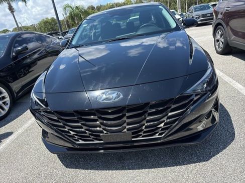 Used 2023 Hyundai Elantra Limited FWD image 5