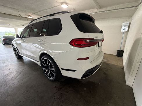 Used 2022 BMW X7 xDrive40i w/ M Sport Package AWD/4WD image 3