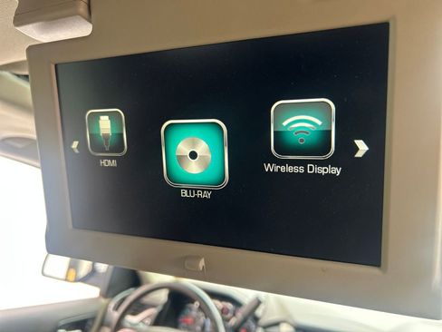 Used 2017 Chevrolet Suburban LT w/ Luxury Package image 33