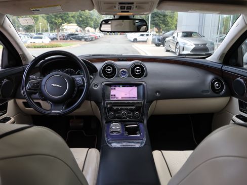 Used 2013 Jaguar XJ L Portfolio RWD image 17