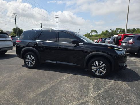 Used 2023 Nissan Pathfinder SL w/ Lighting Package (N92) FWD image 2