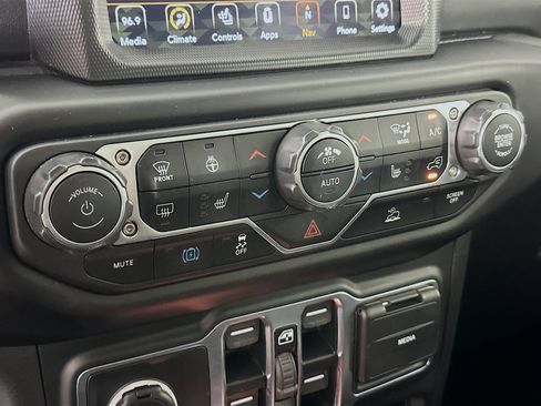 Used 2023 Jeep Wrangler Unlimited Sahara w/ Cold Weather Group AWD/4WD image 23
