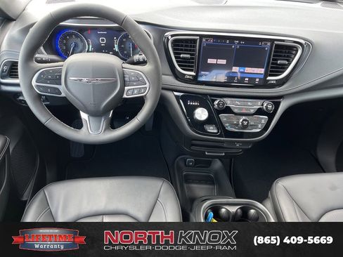 New 2026 Chrysler Pacifica Select image 11