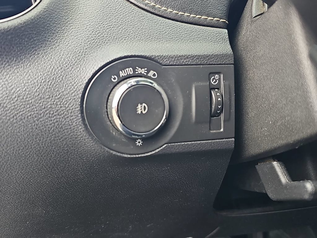 Used 2015 Chevrolet Camaro LT RWD image 25