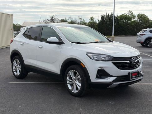 Used 2023 Buick Encore GX Preferred w/ Cold Weather Comfort Package AWD/4WD image 3
