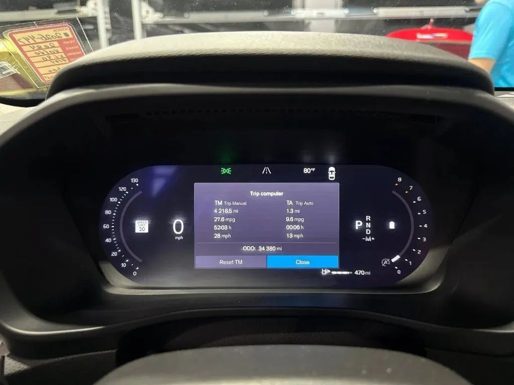 Used 2024 Volvo XC40 B5 Plus AWD/4WD image 13