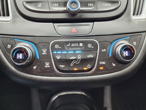 Used 2017 Chevrolet Malibu Premier w/ Premier Sun and Wheel Package image 16