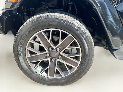 Used 2022 Jeep Wrangler Unlimited Sahara image 40