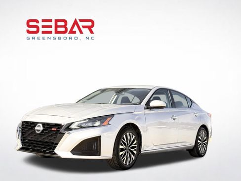 Used 2023 Nissan Altima 2.5 SV FWD image 2