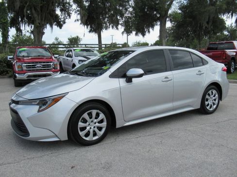 Used 2025 Toyota Corolla LE FWD image 4