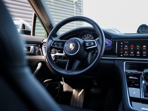 Certified 2022 Porsche Panamera 4 image 26