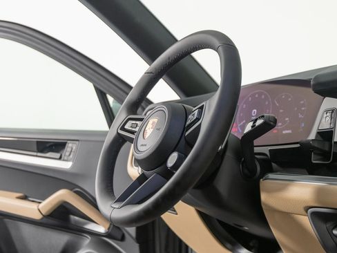 New 2026 Porsche Cayenne image 26