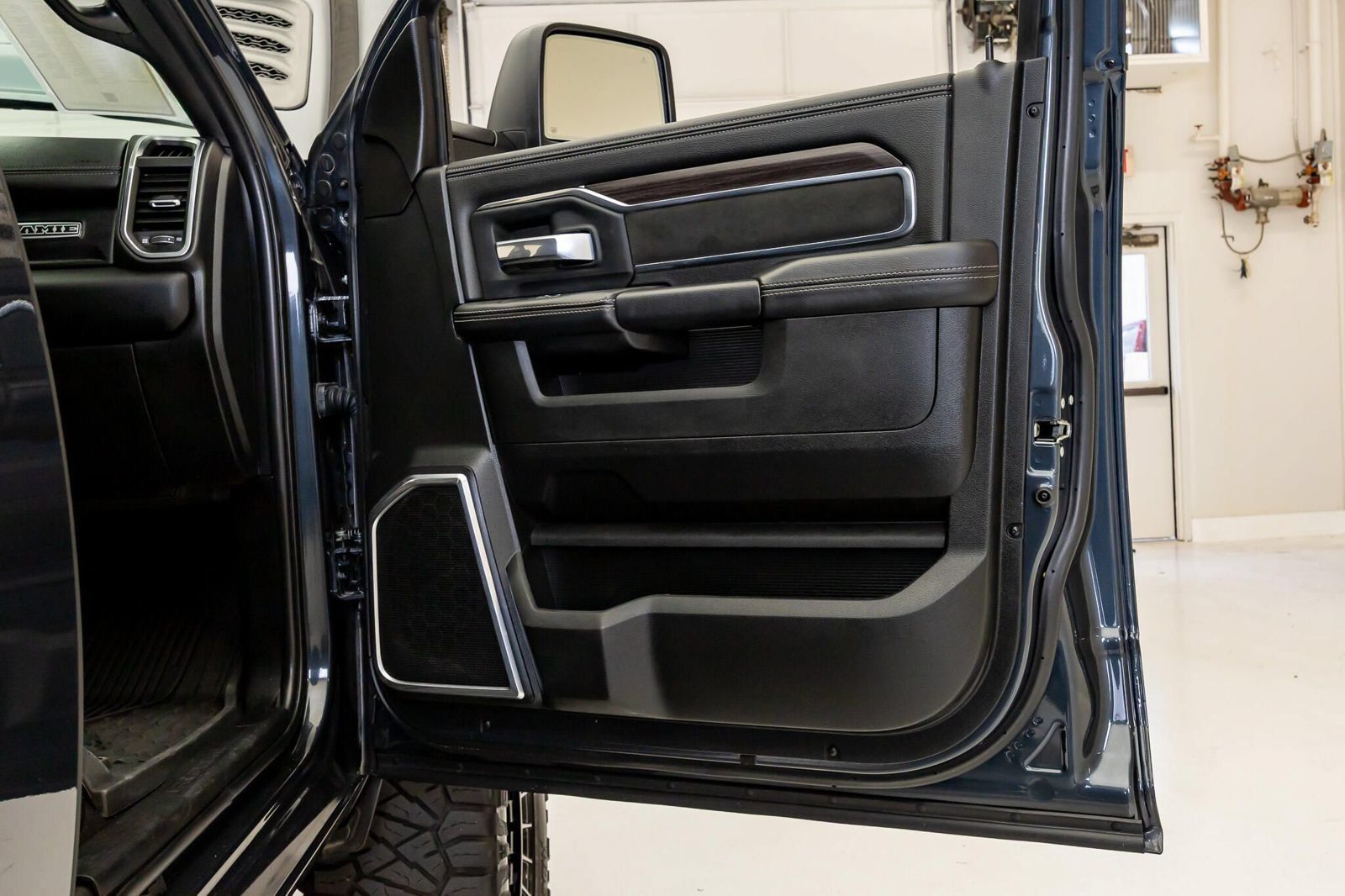 Used 2025 RAM 2500 Laramie w/ Night Edition AWD/4WD image 44