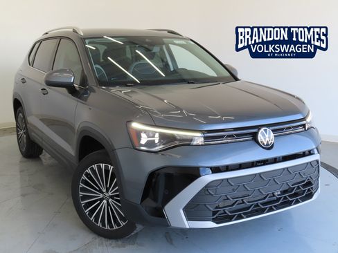 New 2025 Volkswagen Taos SE image 1
