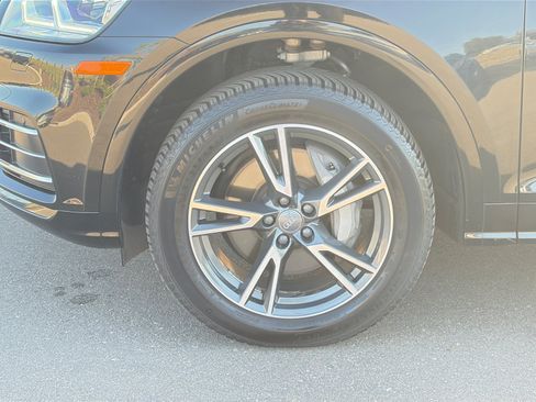 Used 2020 Audi Q5 e Premium Plus w/ Premium Plus Package AWD/4WD image 24