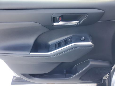 Used 2023 Toyota Highlander XLE FWD image 21