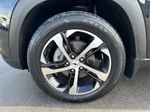 Used 2024 Chevrolet Trax RS FWD image 24