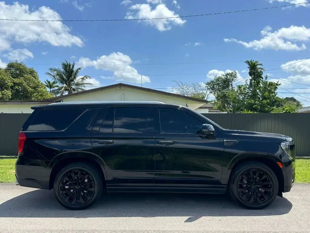 Used 2021 GMC Yukon Denali w/ Denali Ultimate Package AWD/4WD image 3