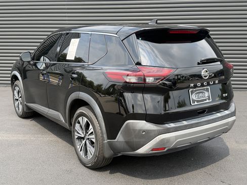 Used 2021 Nissan Rogue SV FWD image 3