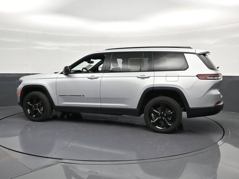 Used 2024 Jeep Grand Cherokee L Laredo AWD/4WD image 8