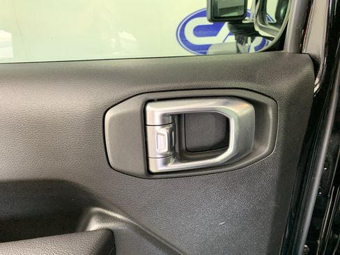 Used 2023 Jeep Wrangler Unlimited w/ Sun & Screen Package AWD/4WD image 31