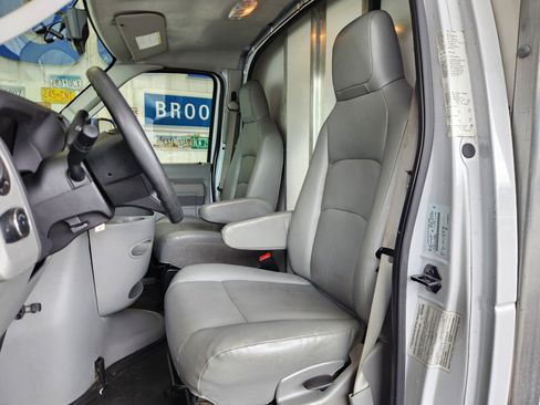 Used 2022 Ford E-350 and Econoline 350 Super Duty w/ Power Windows & Locks Group RWD image 4