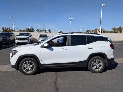 Used 2023 GMC Terrain SLE w/ Driver Convenience Package image 8