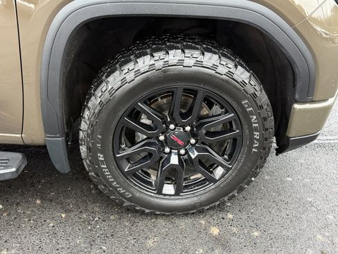 Used 2024 GMC Sierra 1500 Elevation w/ LPO, Elevation Black Package image 12