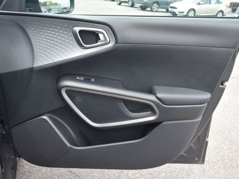 Used 2025 Kia Soul LX w/ LX Technology Package FWD image 35
